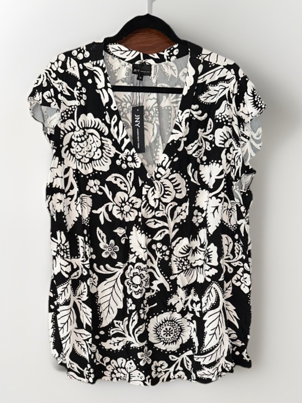 Jones New York Black and White Floral V-Neck Cap Sleeve Blouse